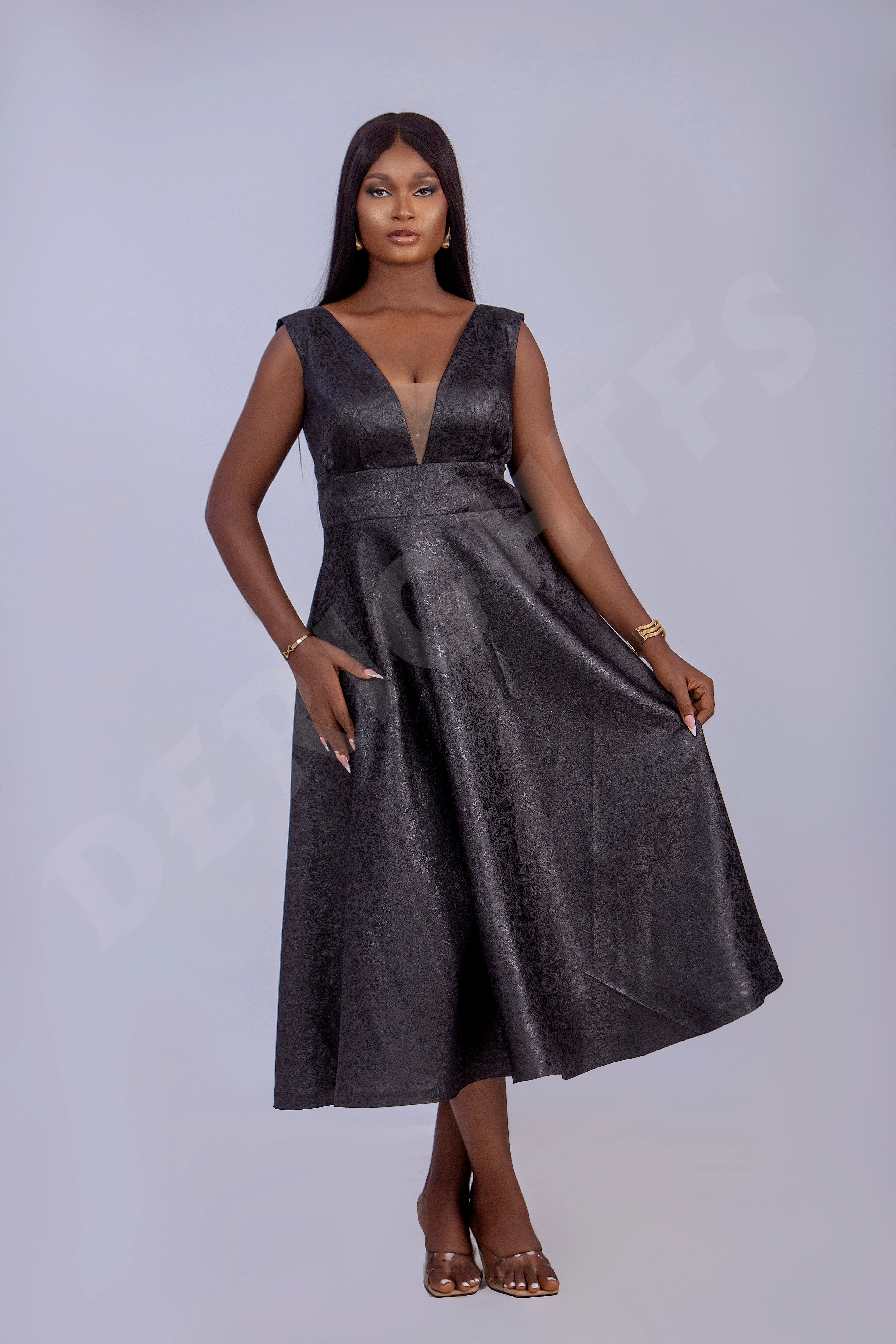 ELEGANT BLACK SLEEVELESS A-LINE DRESS