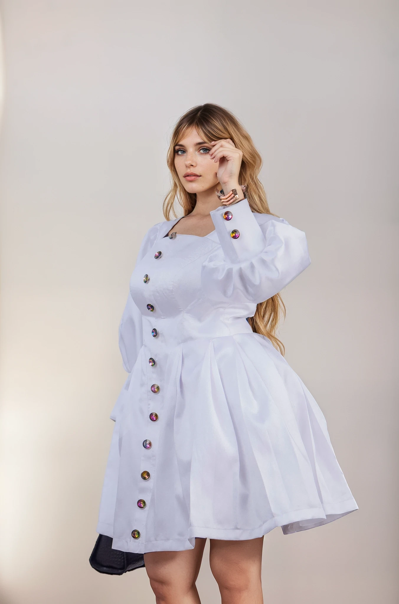 ELEGANT WHITE PUFF-SLEEVE DRESS