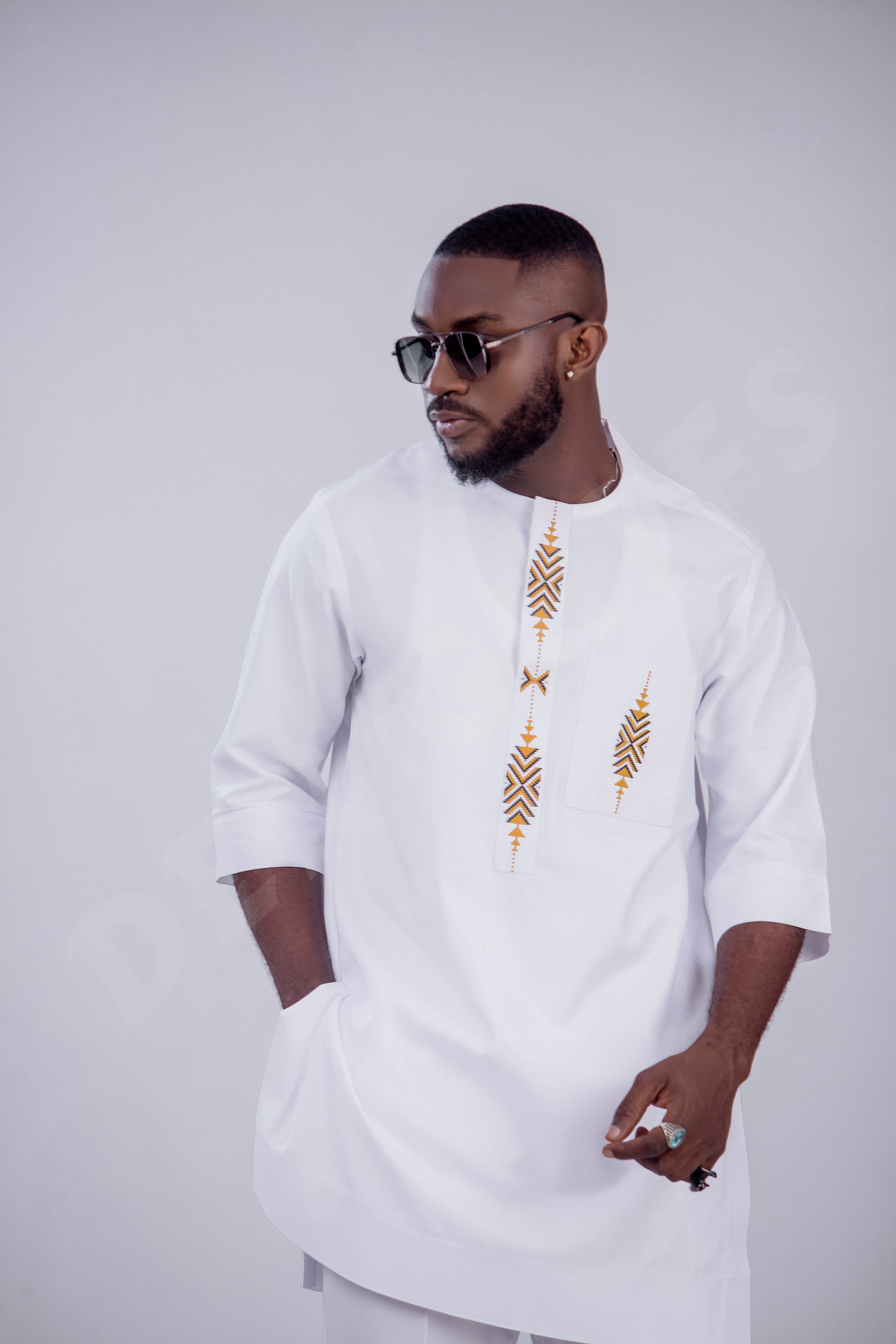 LUXURIOUS MEN'S WHITE EMBROIDERED KAFTAN